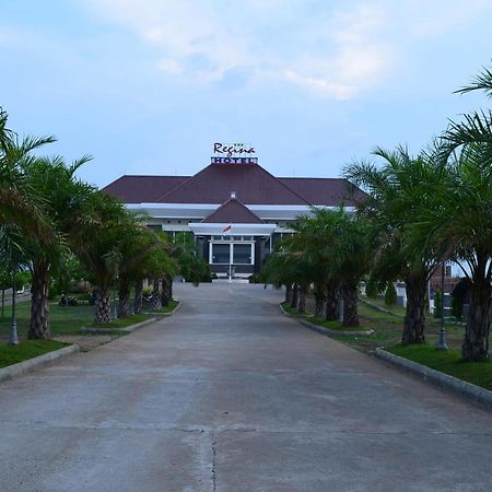 Regina Hotel Pemalang Buitenkant foto