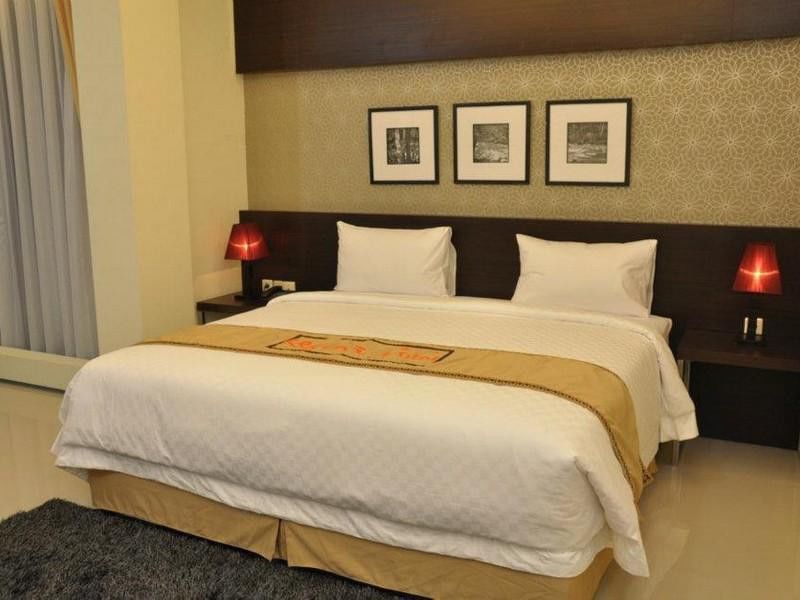 Regina Hotel Pemalang Buitenkant foto
