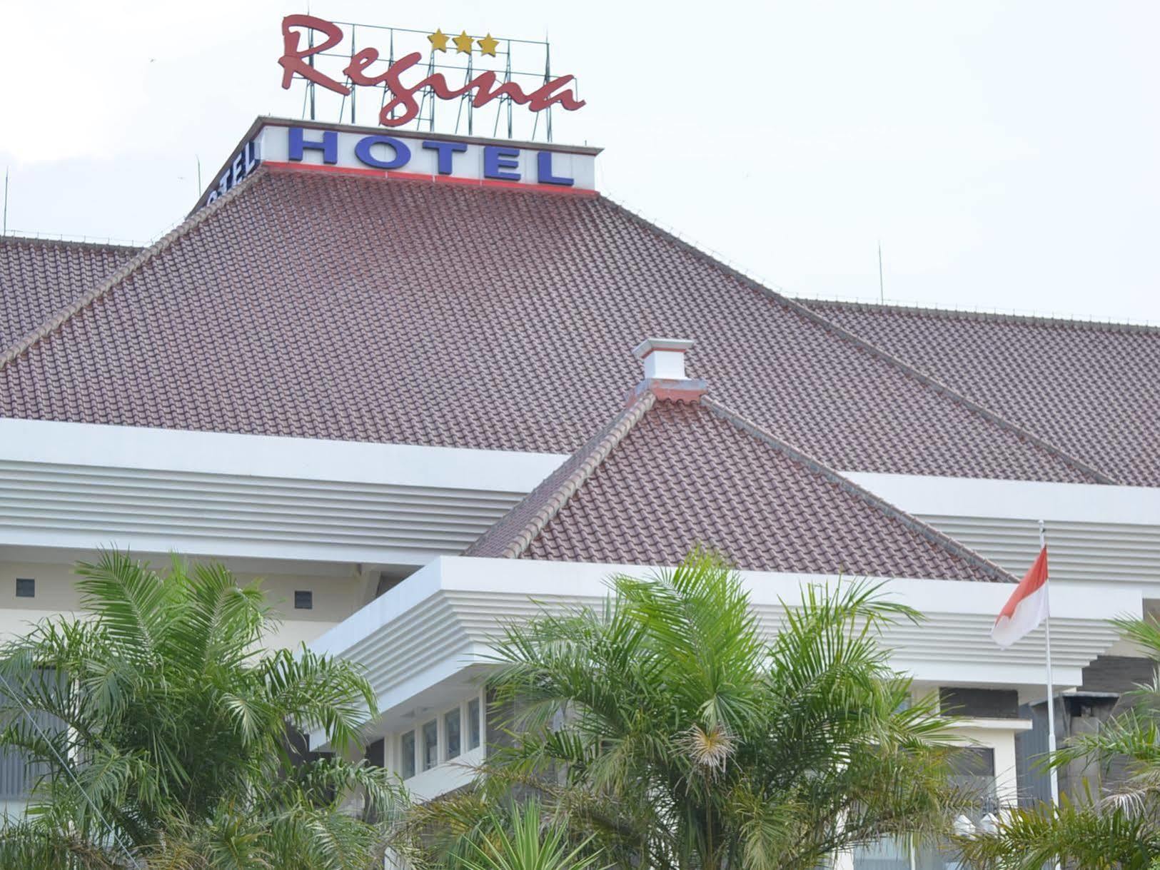 Regina Hotel Pemalang Buitenkant foto