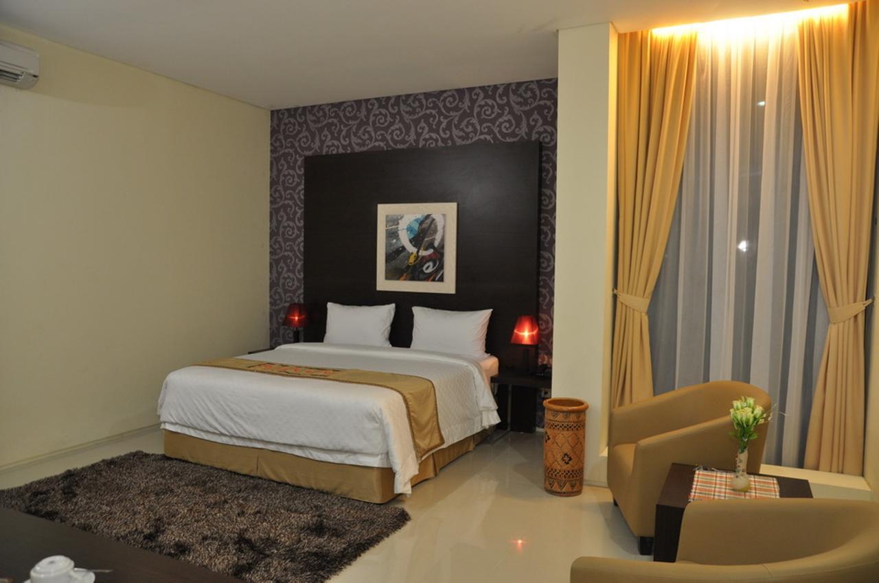 Regina Hotel Pemalang Buitenkant foto