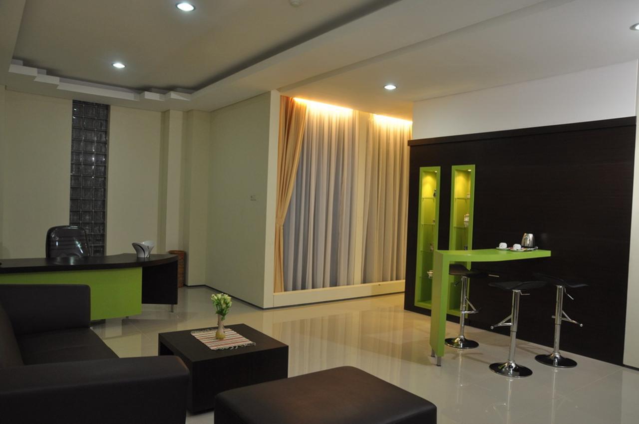 Regina Hotel Pemalang Buitenkant foto
