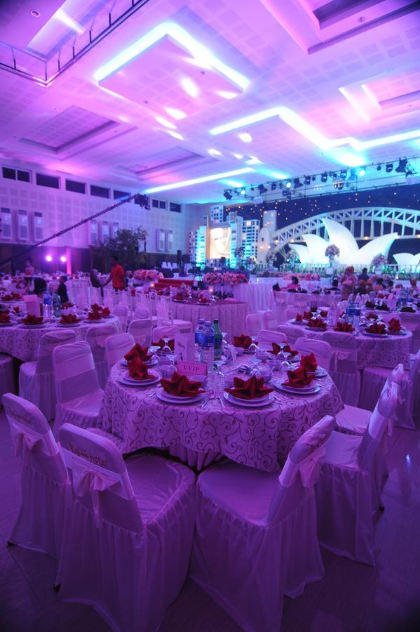 Regina Hotel Pemalang Buitenkant foto