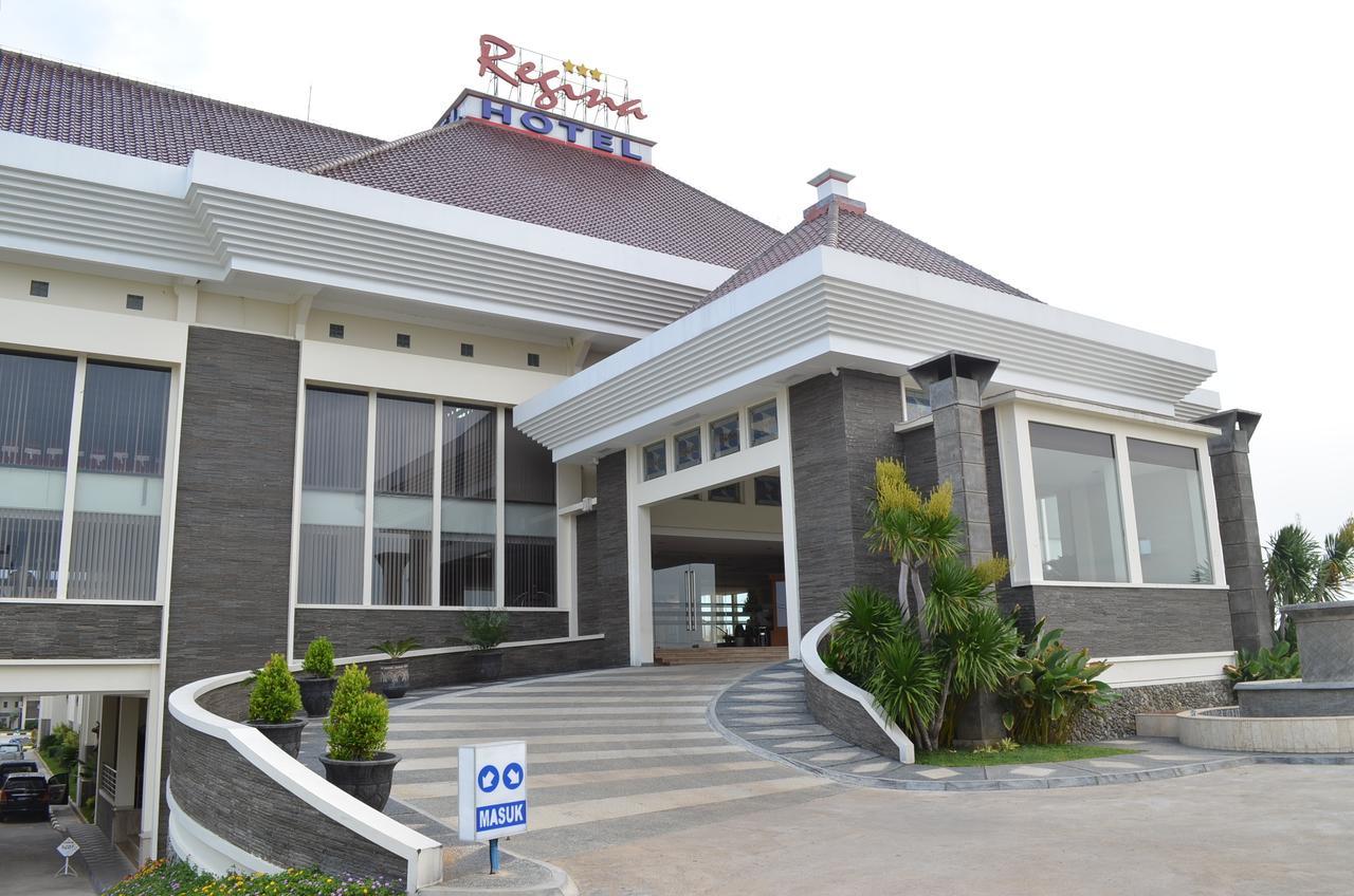 Regina Hotel Pemalang Buitenkant foto